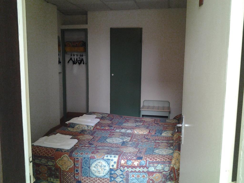 Hotel Saint Jean Baptiste Lourdes Habitación foto